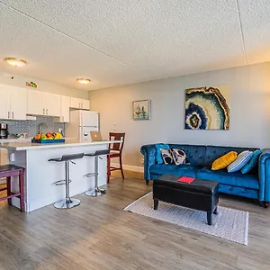 https://waikiki-banyan-parking-pool-jacuzzi-wifi-bbq.hotelsinhawaii.org