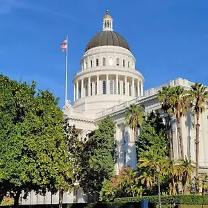 https://artists-retreat-near-the-heart-of-the-city.bestsacramentohotels.com