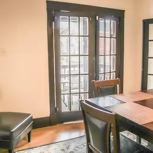 https://comfy-and-spacious-3-br-easy-city-access.hotels-in-pittsburgh.com