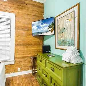 https://tropical-village.hotels-in-key-west.com